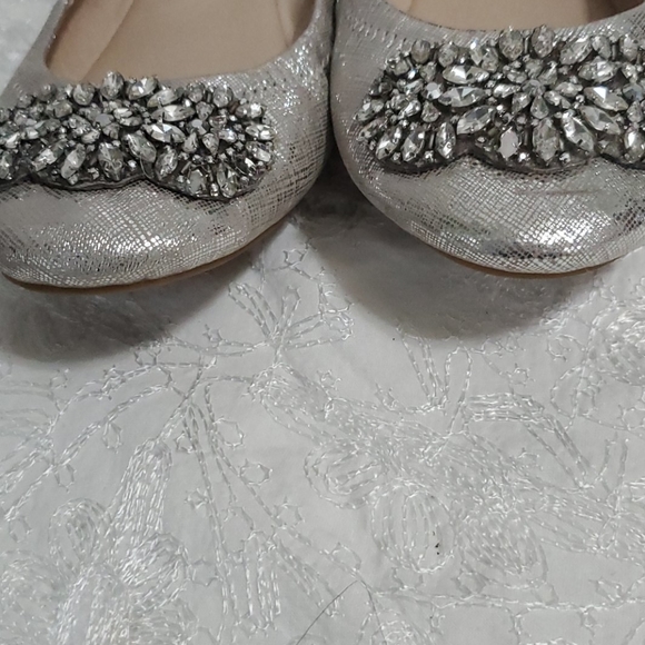 Antonio Melani Silver Metallic Comfortable Flats - Picture 8 of 8